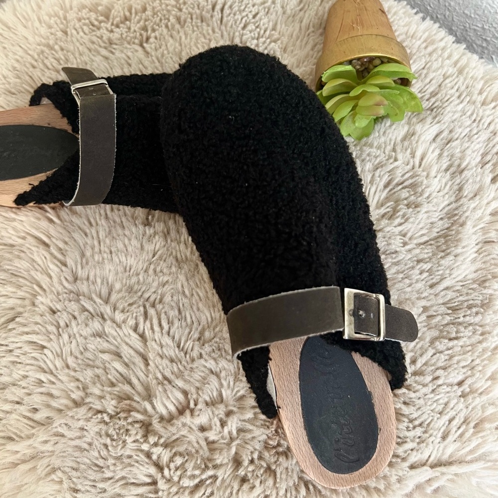 Intervalle Black Shearling Clogs – Size 8